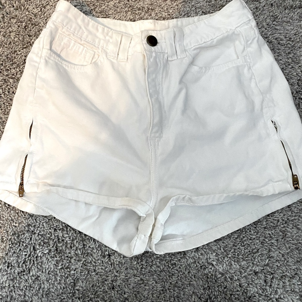 High-waisted zip side white shorts